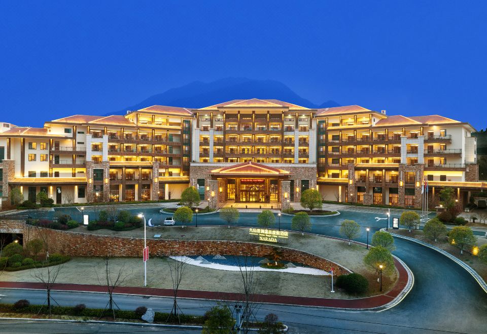Yichun Fengxin Changtian Jiuxian Hot Spring Resort Hotel - Housity