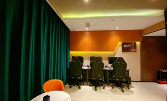 Extreme Land E-sports Hotel