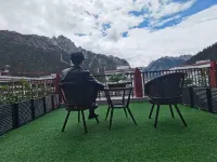 Shengfang Hotel (Zuogong County ) - Bjergudsigt