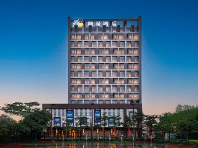 Zmax Hotel (Foshan Dream Water Town Wan Crown Square Store) Hotels near Ancestral Temple of the Wu Clan