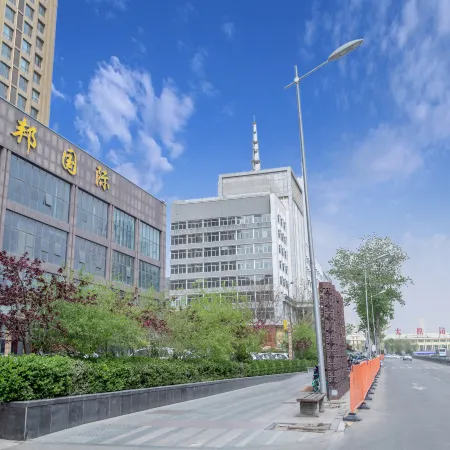 Caomei Hotel (Taiyuan Station West Square Subway Station Liuxiang) Отели рядом с достопримечательностью «Конфуцианский храм»