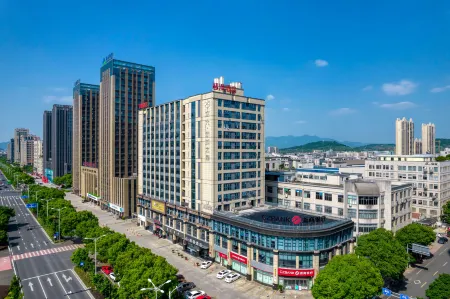 Shengzhou Qinman Hotel (Wuyue Plaza International Convention and Exhibition Center) Отели рядом с достопримечательностью «Huju Zoo»