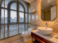 Golden Tree Apartment Phu My Hung Hotel dekat Sân vận động CIS