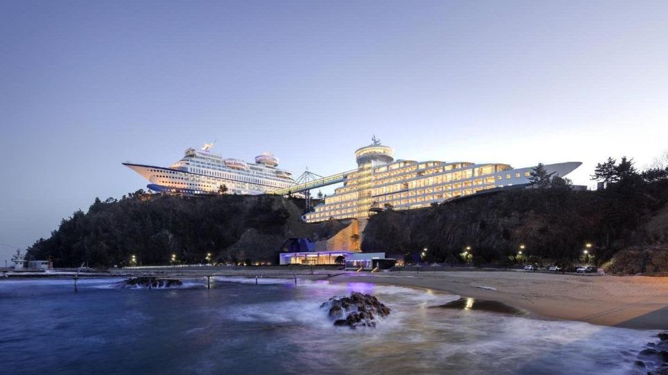 Sun Cruise Resort and Yacht