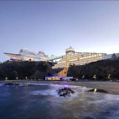Sun Cruise Resort and Yacht Отели рядом с достопримечательностью «Парк Hourglass»