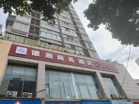 Guangyuan Lizhou Dexu Business Hotel - parkir
