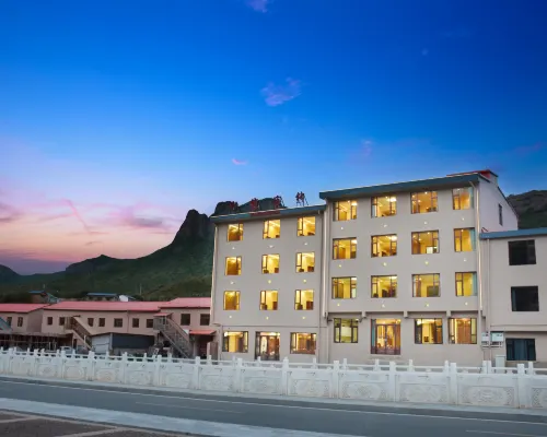 Luqulangmusi Zhongyuan Holiday Hotel Hotel a Luqu