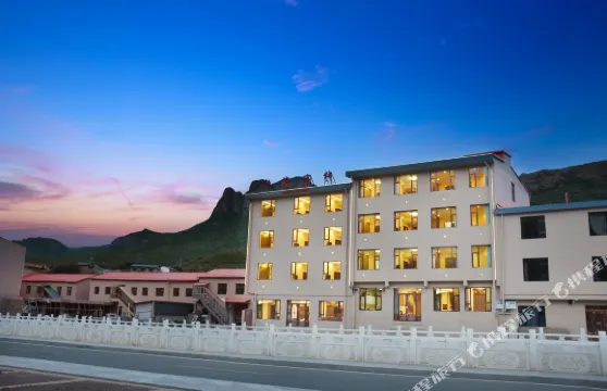 碌曲郎木寺中苑假日賓館