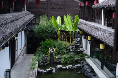 Shaoxing Taimen Homestay (Lu Xun Hometown Cangqiao Straight Street Shop) Отели рядом с достопримечательностью «Lu Xun Ancestral Residence»