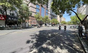 Qingmu Hotel (Nanjing Provincial People's Hospital Shanghai Road Subway Station Branch)