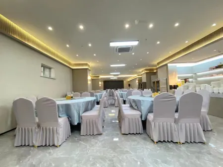 Starry Sky Hotel (Taiyuan Railway Station Jianshe South Road) Отели рядом с достопримечательностью «Shuangta Temple (Twin Pagoda Temple)»