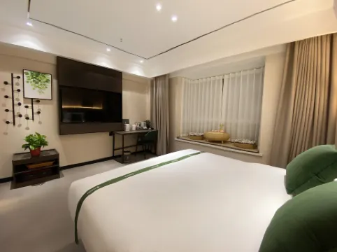 GreenTree Inn Express Hotel((Hebi East Station Store)