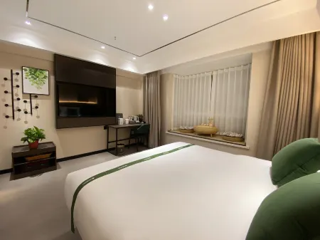 GreenTree Inn Express Hotel((Hebi East Station Store) Отели в г. Хэби