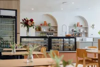 Aerotel Sydney - Inside International Terminal Airport - breakfast