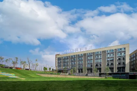 Country Inn & Suites by Radisson, Kunming Changshui International Airport Отели рядом с достопримечательностью «Yeya (Wild Duck) Lake Holiday Resort»