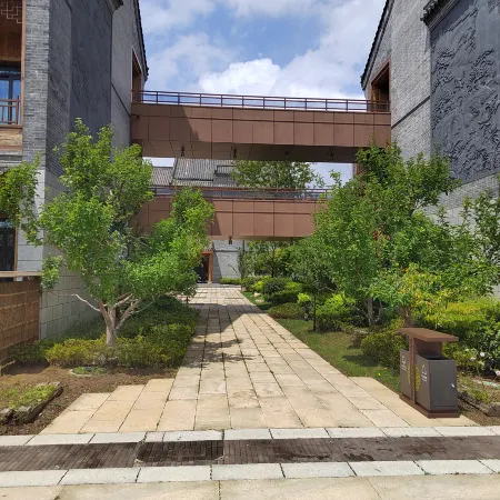 Rizhao Taoxuan Style Water Town Hotel