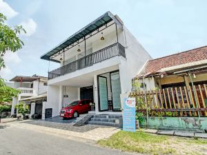 Super OYO 92433 Sirih Gading Family Guest House