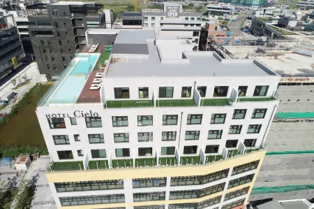 Hotel Cielo Отели рядом с достопримечательностью «WAVE PARK»