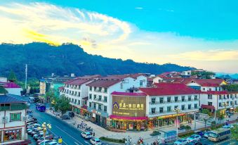 Peninsula Holiday Hotel (Wuyishan Sangu Resort)