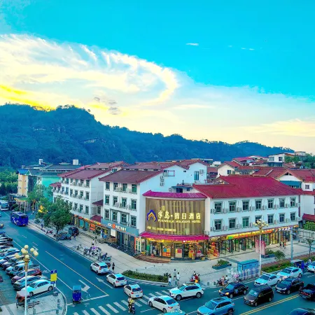 Peninsula Holiday Hotel (Wuyishan Sangu Resort) Отели рядом с Аэропорт Уйишань