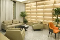 Luoyang Yunji Hotel (High-speed Railway Longmen Station Baolong Plaza)