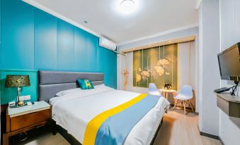 Shangpin Lily Boutique Hotel Qingdao Taidong beer Street store