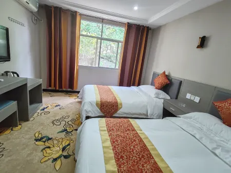 Yaxing Hotel in the old street of Aokigawa Town Отели рядом с достопримечательностью «Qingmuchuan Ancient Town»