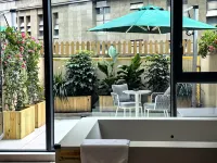 Dujiangyan Peninsula Hot Spring Hotel (Sunac Paradise Panda Valley)