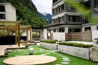 Qinghe Ruijin Private Soup Hot Spring Hotel (Li County Bipenggou Scenic Area Store) - ที่มีฟิตเนส