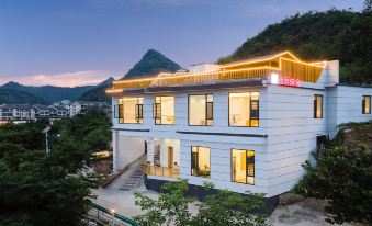 Mountain Retreat B&B (Huangguoshu Waterfall Scenic Area Branch)