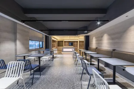 Yuexin Hotel (Shanghai Zhongshan Park Branch) Отели рядом с достопримечательностью «Чжуншань Парк»