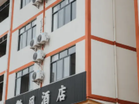 Breeze Homestay (Longhushan Tourist Center) Hotels near The Cliff Tomb