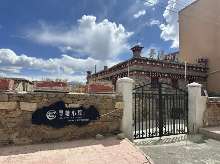 Litang Xuntang Courtyard