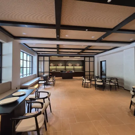 RelaxC Likuan·Hidden World Hot Spring Hotel (Bipenggou Scenic Area Branch)