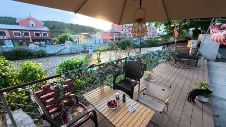 May Hotel Отели рядом с достопримечательностью «Weihushan Film And Television City»