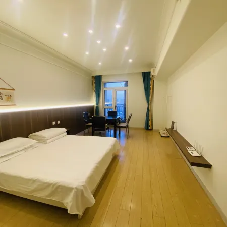 Happy Hour Seaview Apartment (Bayuquan Hongji Branch)