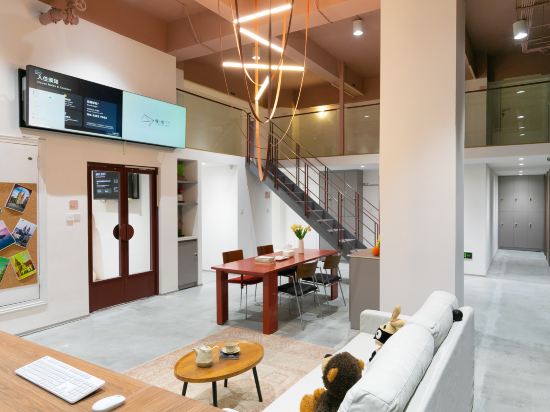 Warmlight Hostel by Zoey's Apartment