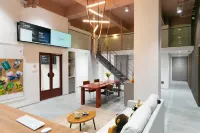 Warmlight Hostel by Zoey's Apartment