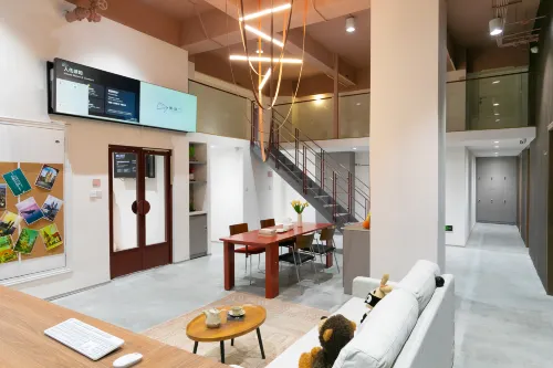 Warmlight Hostel by Zoey's Apartment