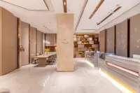 Lavande Hotel (Hezuo Shambhala Cultural Plaza) - parking