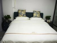 珠海红窗花度假公寓 - 经典大床房