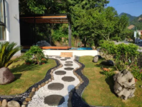 Late crossing Guesthouse - مطابخ