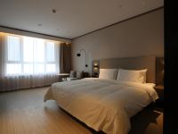 汉庭酒店(赤峰林东福山公园店) - 高级特大床房