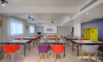 A restaurant with tables and chairs arranged in a symmetrical layout, facing each other at Campanile Hotel (Shanghai The Bund)