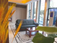 Weisdun E-Sports Hotel (Huainan Baibai Shopping Center) Hotels in Huainan