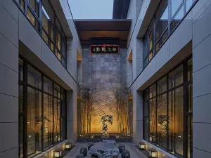 Xuchang Rebecca Furong Resort (Zhengxu Light Rail Furong Lake Station)