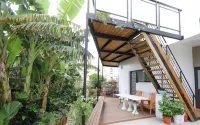 Lucky Bear Guesthouse - บริการรถรับส่ง