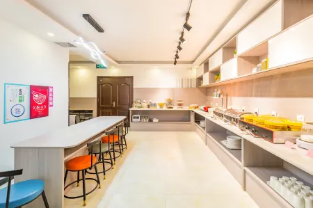 City Garden Hotel (North of Jingzhang Road, Wanda Plaza, Yanqing District, Beijing) Отели рядом с достопримечательностью «Guishui Park»