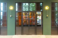 Orange Hotel (Shanghai Jingan Xizang North Road Metro Station) Hotels near Jiali Commercial Plaza