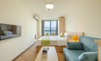 Swallow Valley Apartment (Foshan Rainbow Shopping Center Wanhua Metro Station)